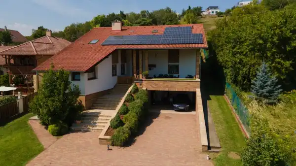 Eladó családi ház, Vác 7 szoba 441 m² 345 M Ft