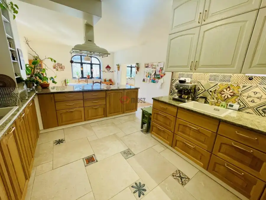 eladó családi ház, Vác