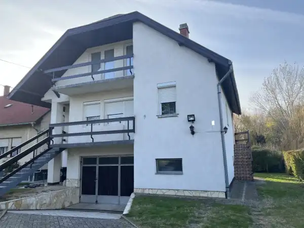 Eladó családi ház, Zamárdi 8+2 szoba 450 m² 289 M Ft