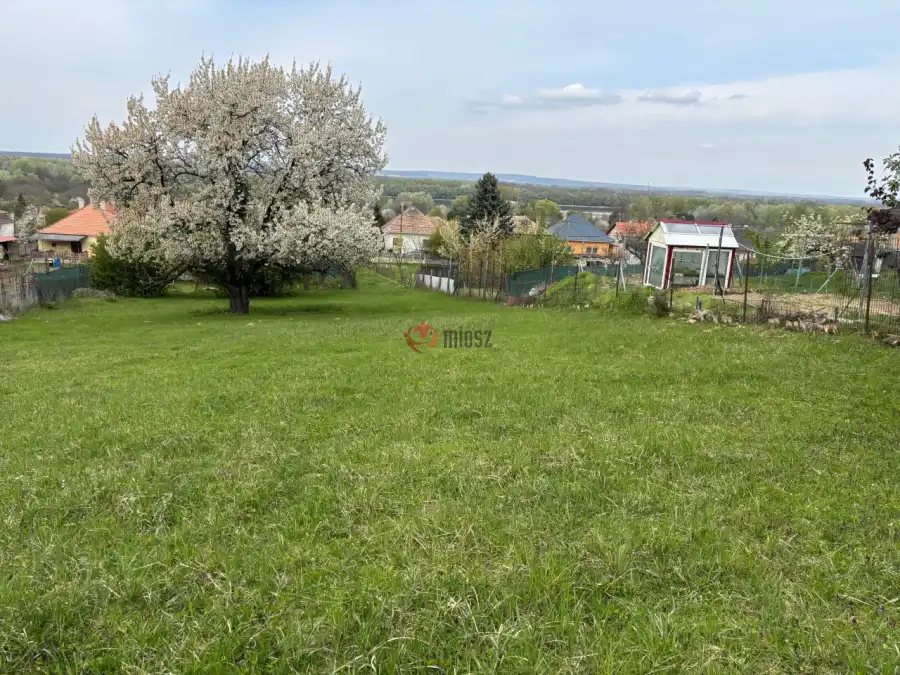 eladó  Építési telek, Neszmély