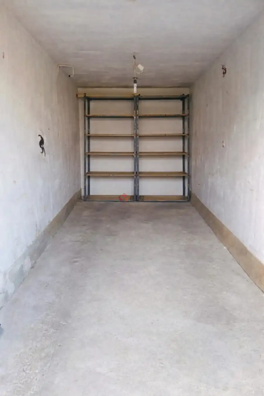 eladó garázs, Vác