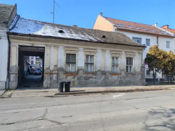 Eladó házrész, Baja 6+1 szoba 180 m² 29.9 M Ft