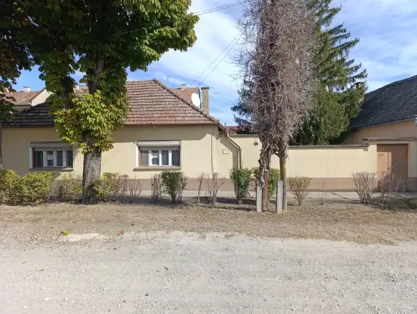 Eladó házrész, Baja 2 szoba 68 m² 19.3 M Ft Eladó házrész, Baja 2 szoba 68 m² 19.3 M Ft