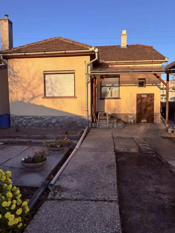 Eladó ikerház, Esztergom 3 szoba 82 m² 49.9 M Ft