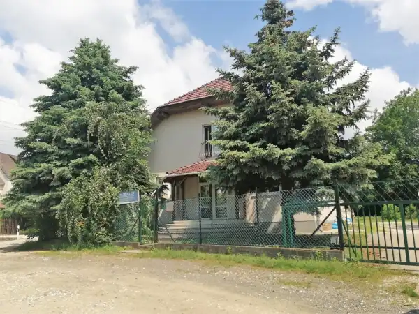 Eladó iroda, Vác 270 m² 198 M Ft