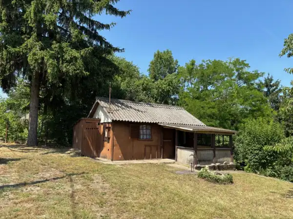 Eladó nyaraló, Komárom 1 szoba 20 m² 26 M Ft