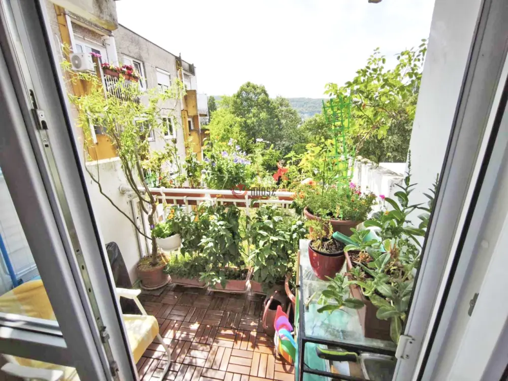 Budapest, III. kerület - Békásmegyeri ltp. Hegy felől