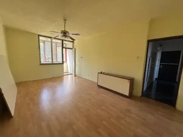 Eladó panellakás, Komárom 2 szoba 54 m² 35 M Ft
