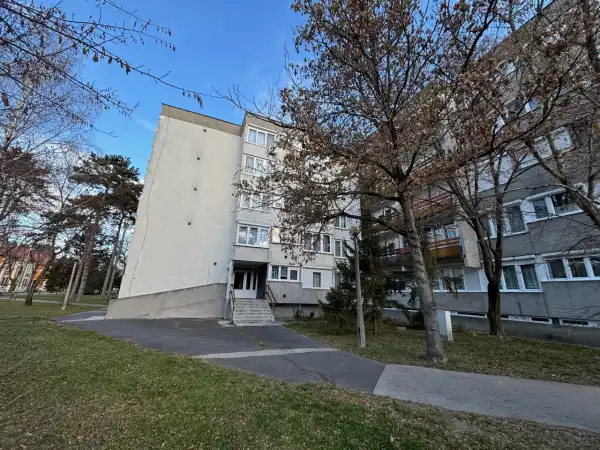 Eladó panellakás, Komárom 1+2 szoba 60 m² 37.5 M Ft Eladó panellakás, Komárom 1+2 szoba 60 m² 37.5 M Ft