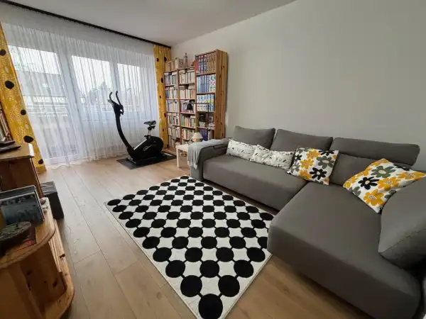 Eladó panellakás, Komárom 2+2 szoba 68 m² 64.99 M Ft