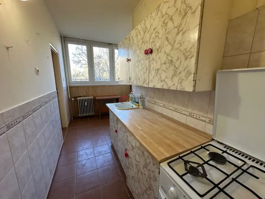 eladó panellakás, Vác