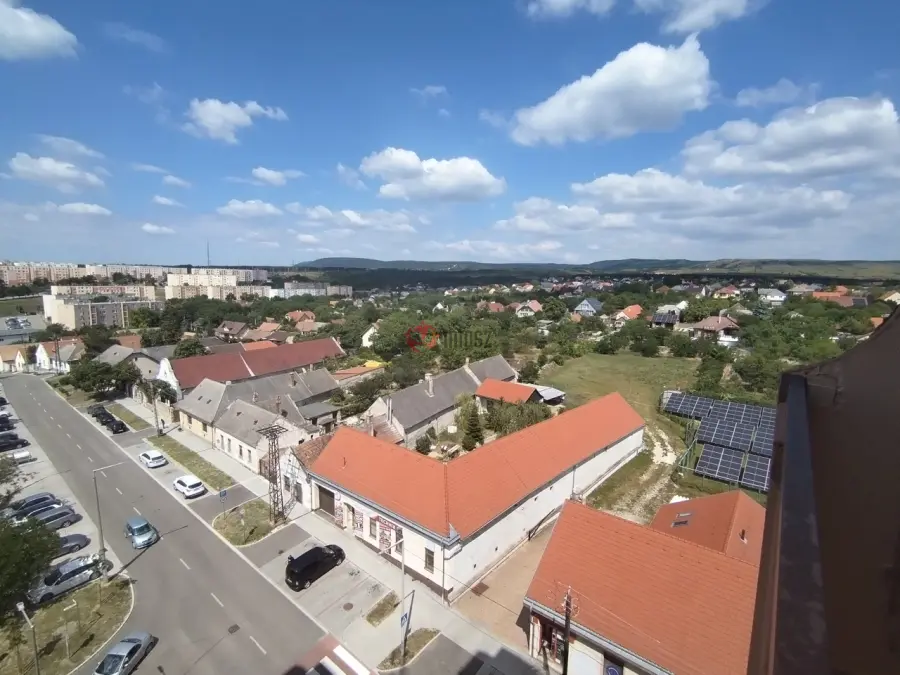 eladó panellakás, Várpalota