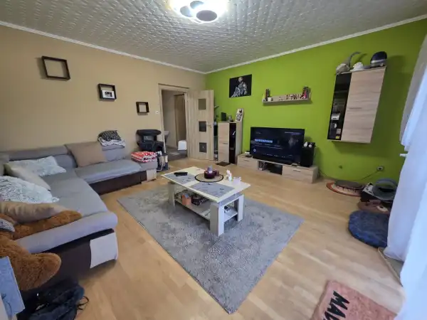 Eladó panellakás, Veszprém 3 szoba 70 m² 62.9 M Ft