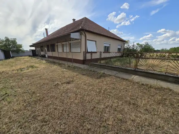 Eladó tanya, Bácsszőlős 4 szoba 270 m² 19 M Ft