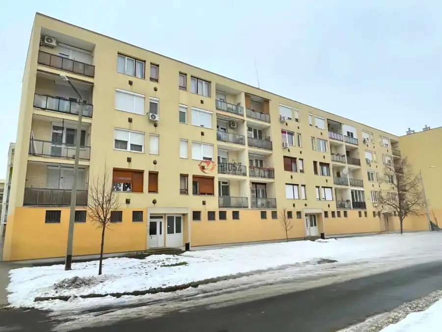 eladó téglalakás, Hatvan