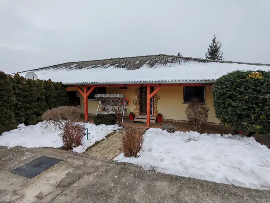 eladó téglalakás, Pécel