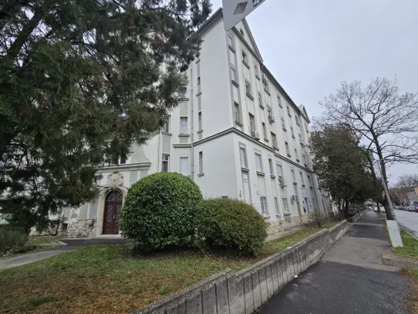 Eladó téglalakás, Pécs 2+1 szoba 65 m² 54 M Ft