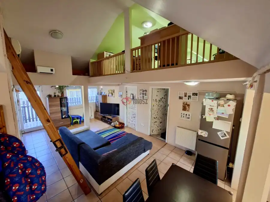 eladó téglalakás, Vác