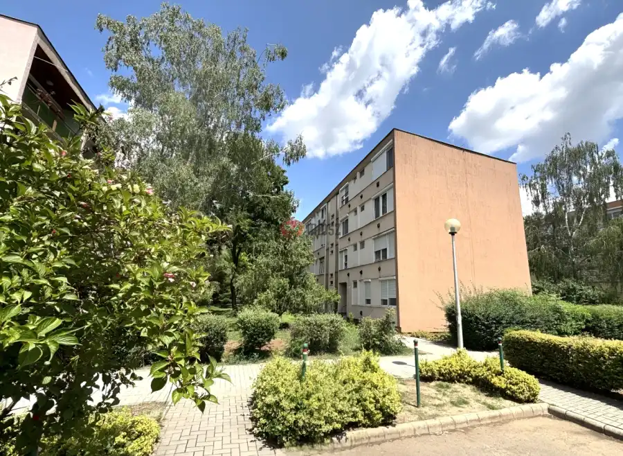 eladó téglalakás, Vecsés