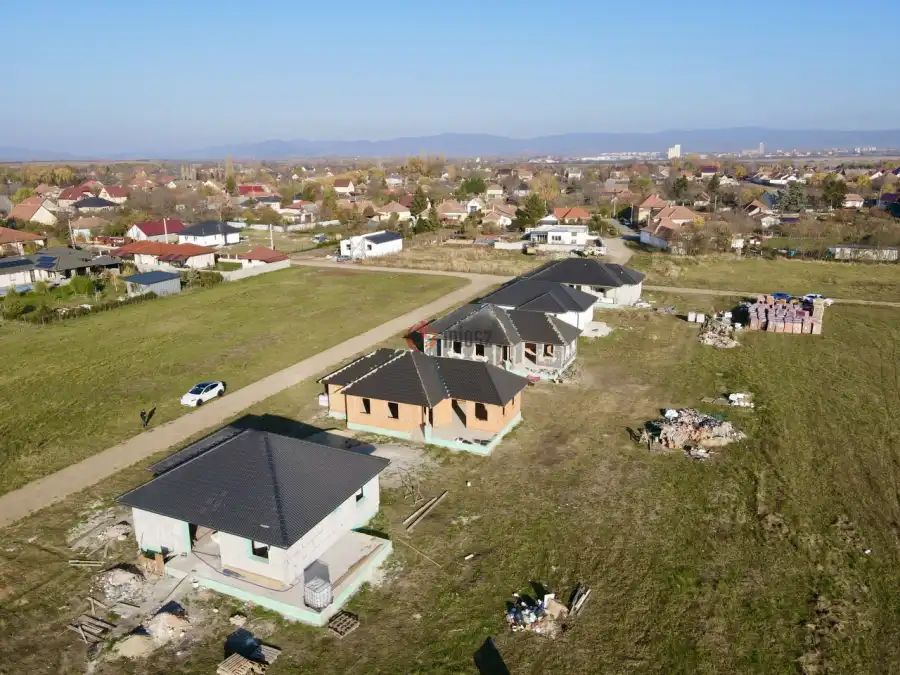 eladó új építésű családi ház, Gyöngyöshalász