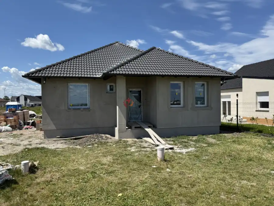 eladó új építésű családi ház, Jászberény