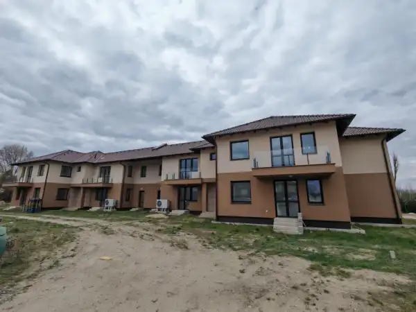 Eladó új építésű családi ház, Pécel 16+2 szoba 745 m² 530 M Ft