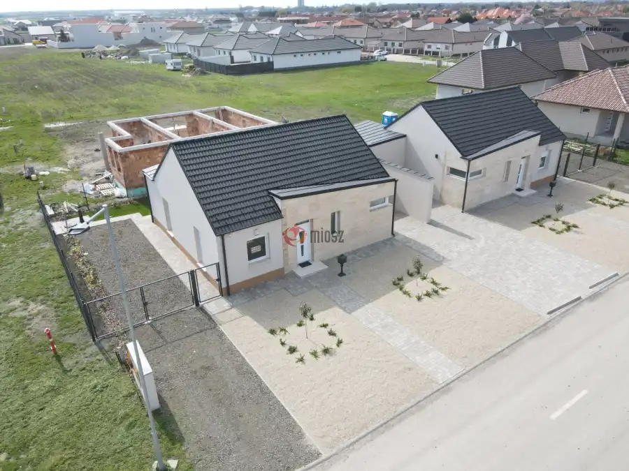 eladó új építésű ikerház, Jászberény