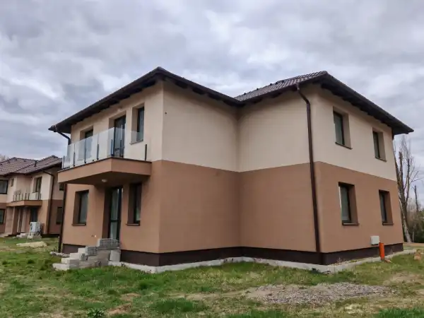 Eladó új építésű ikerház, Pécel 8+1 szoba 373 m² 287 M Ft