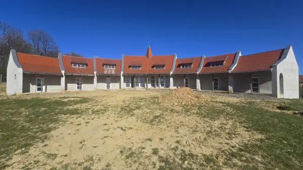 Eladó új építésű téglalakás, Úrkút 14 szoba 386 m² 149 M Ft