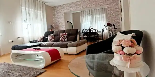 Eladó újszerű családi ház, Baja 4 szoba 300 m² 130 M Ft Eladó újszerű családi ház, Baja 4 szoba 300 m² 130 M Ft