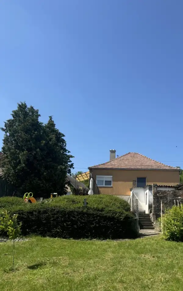 Eladó újszerű családi ház, Bár 2 szoba 100 m² 37 M Ft