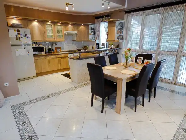 Eladó újszerű családi ház, Budapest, XVIII. kerület 5 szoba 345 m² 257.8 M Ft Eladó újszerű családi ház, Budapest, XVIII. kerület 5 szoba 345 m² 257.8 M Ft