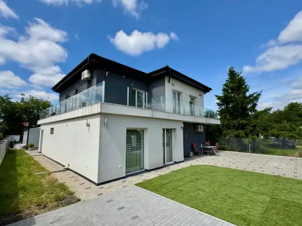 Eladó újszerű családi ház, Budapest, XXII. kerület 5 szoba 180 m² 218 M Ft Eladó újszerű családi ház, Budapest, XXII. kerület 5 szoba 180 m² 218 M Ft