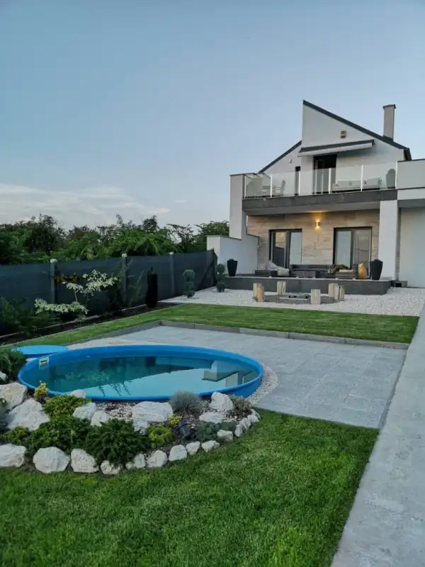 Eladó újszerű családi ház, Csömör 3+1 szoba 89 m² 145 M Ft