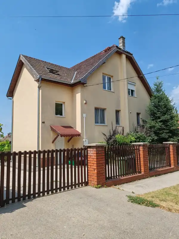 Eladó újszerű családi ház, Csömör 7+2 szoba 298 m² 289 M Ft