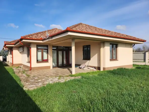 Eladó újszerű családi ház, Debrecen 3 szoba 183 m² 214.99 M Ft