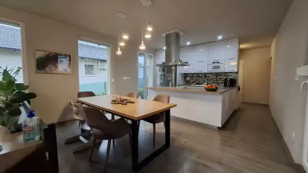 Eladó újszerű családi ház, Érd 2+3 szoba 144 m² 149.9 M Ft