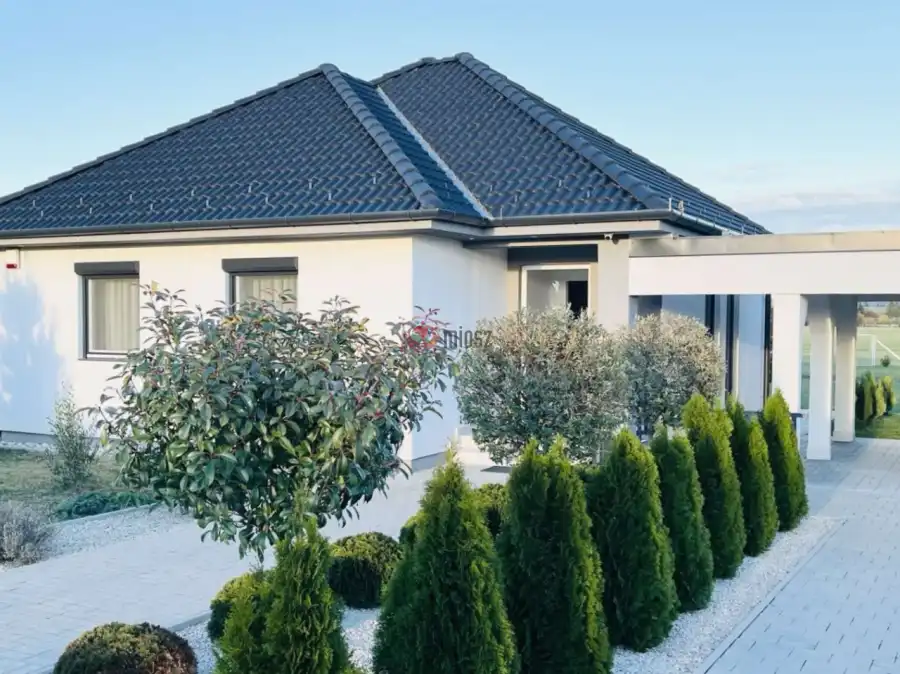 eladó újszerű családi ház, Magyarszerdahely