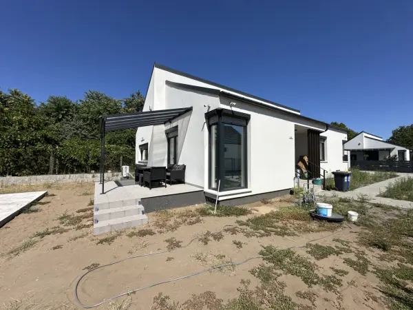 Eladó újszerű családi ház, Nagykáta 3 szoba 99 m² 124.9 M Ft