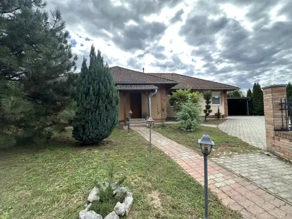 Eladó újszerű családi ház, Orci 6 szoba 200 m² 119.9 M Ft Eladó újszerű családi ház, Orci 6 szoba 200 m² 119.9 M Ft