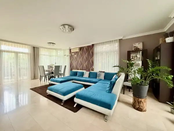Eladó újszerű családi ház, Szentendre 10 szoba 320 m² 299 M Ft Eladó újszerű családi ház, Szentendre 10 szoba 320 m² 299 M Ft