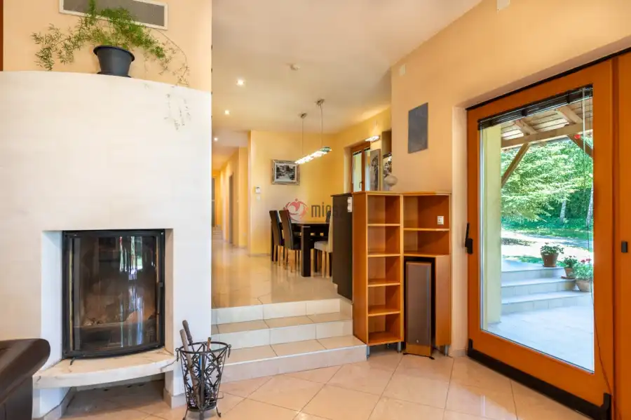 eladó újszerű családi ház, Tárnok