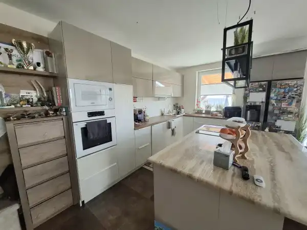 Eladó újszerű családi ház, Tököl 4+1 szoba 147 m² 135 M Ft