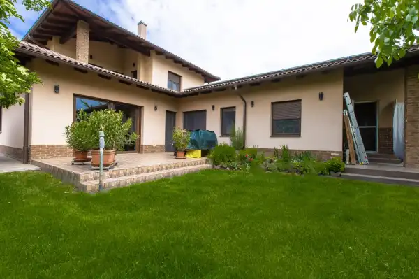 Eladó újszerű családi ház, Vecsés 4+1 szoba 250 m² 349.99 M Ft