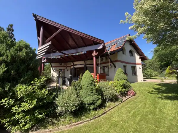 Eladó újszerű családi ház, Veresegyház 6 szoba 297 m² 229 M Ft