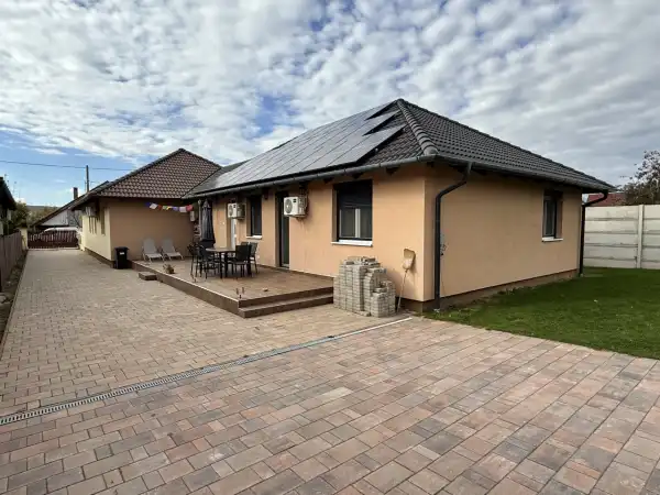 Eladó újszerű ikerház, Isaszeg 4 szoba 95 m² 79.99 M Ft Eladó újszerű ikerház, Isaszeg 4 szoba 95 m² 79.99 M Ft