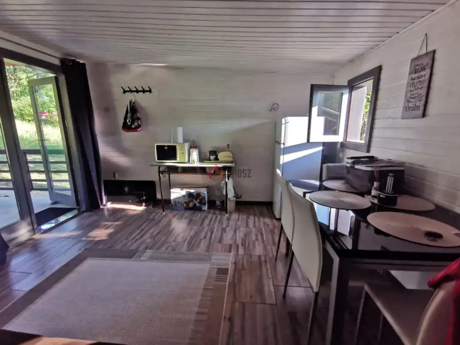 eladó újszerű nyaraló, Gellénháza