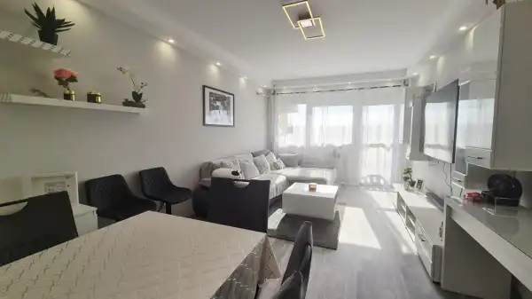 Eladó újszerű panellakás, Százhalombatta 2 szoba 52 m² 62.9 M Ft