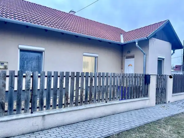 Eladó újszerű sorház, Szigetújfalu 3 szoba 75 m² 56.4 M Ft
