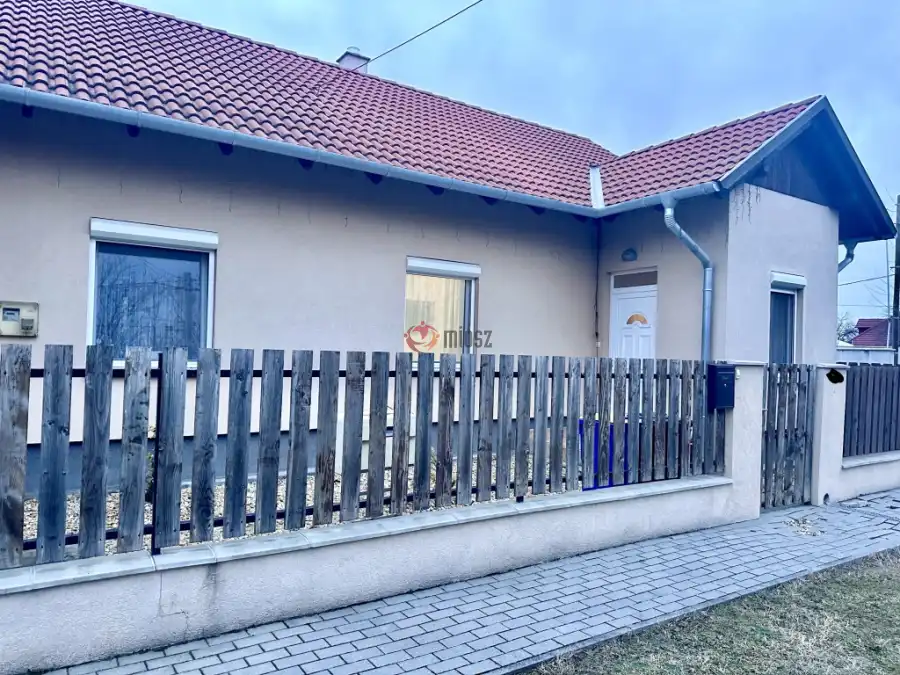 eladó újszerű sorház, Szigetújfalu